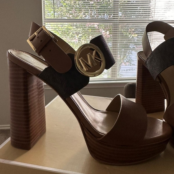 MK LOGO Summer Platform Sandals - Picture 3 of 5